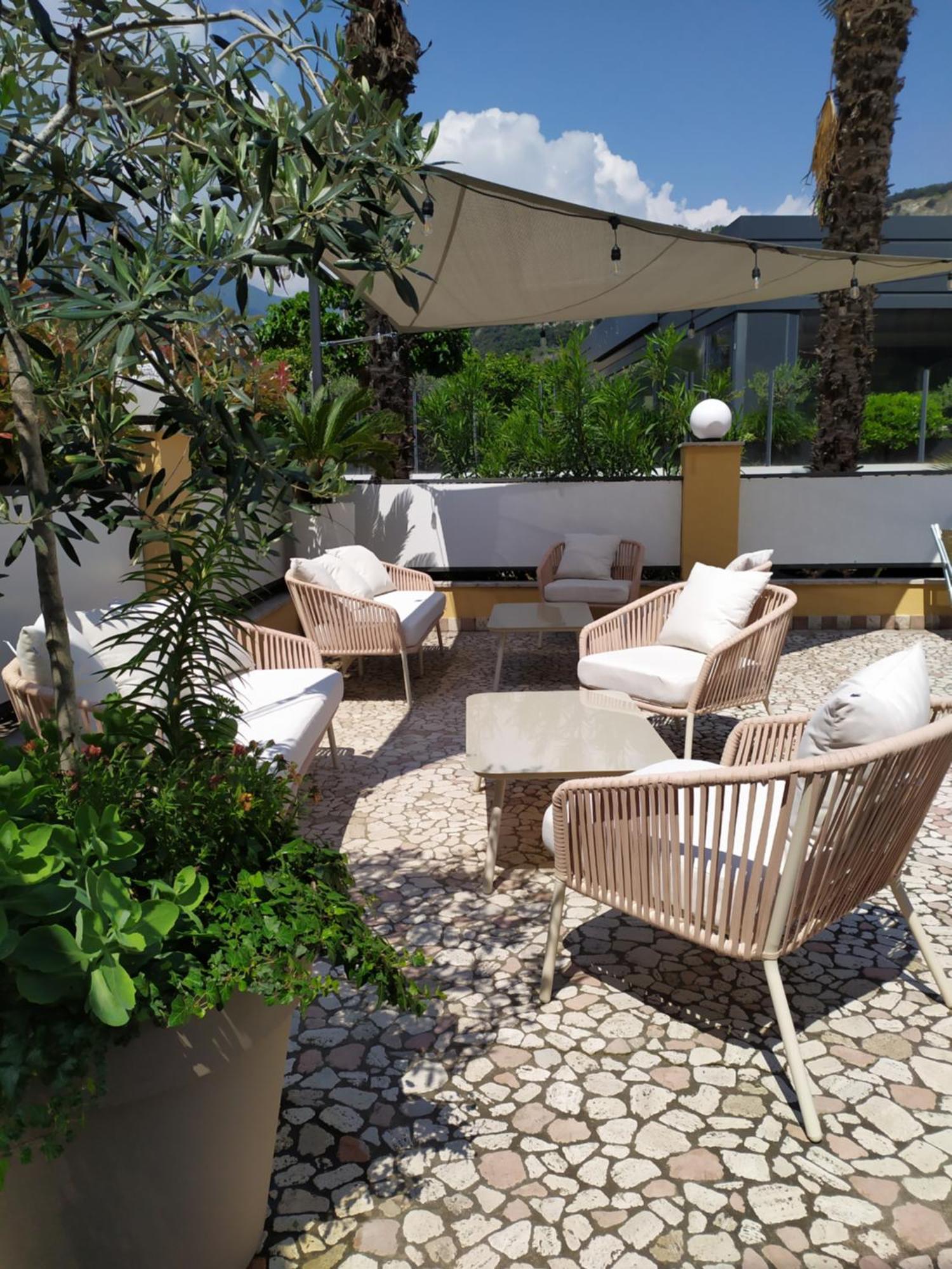 Отель New Garden Торболе Экстерьер фото